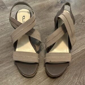 Size 8.5 Brown Chinese Laundry wedge heels